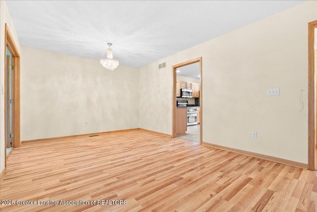 325 Geneva Circle 16, Lansing, MI 48917