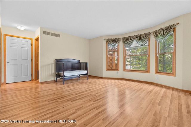 325 Geneva Circle 16, Lansing, MI 48917