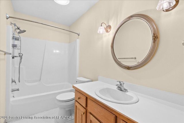 325 Geneva Circle 16, Lansing, MI 48917