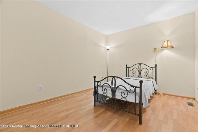 325 Geneva Circle 16, Lansing, MI 48917