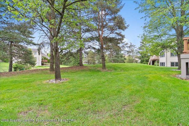 325 Geneva Circle 16, Lansing, MI 48917