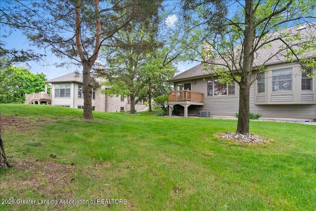 325 Geneva Circle 16, Lansing, MI 48917