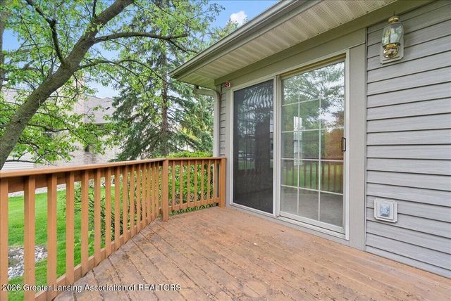 325 Geneva Circle 16, Lansing, MI 48917