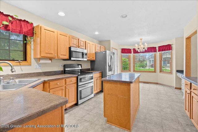 325 Geneva Circle 16, Lansing, MI 48917