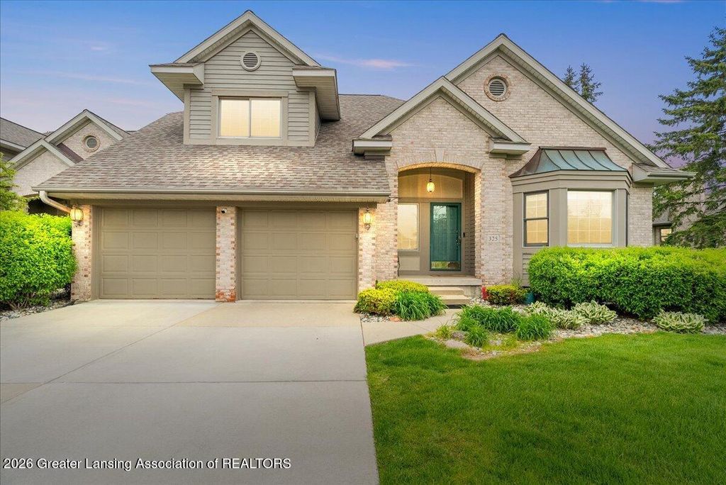 325 Geneva Circle 16, Lansing, MI 48917