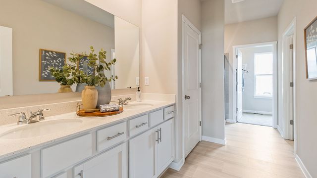 3048 Sweetwater Drive, Des Moines, IA 50320