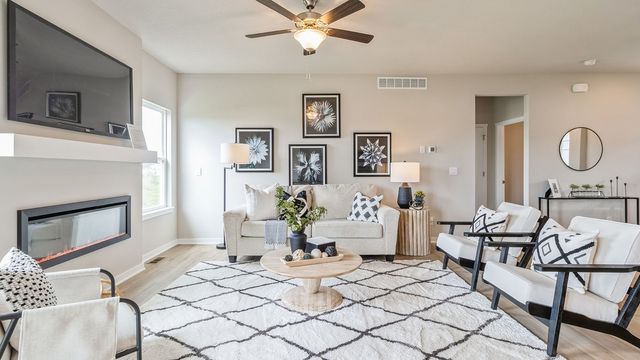 3048 Sweetwater Drive, Des Moines, IA 50320