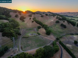 60 Hampton, Martinez, CA 94553
