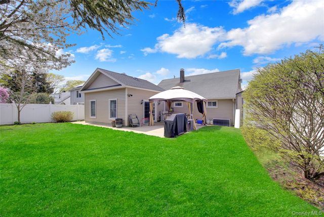 8 Carlton Drive, Massapequa, NY 11758