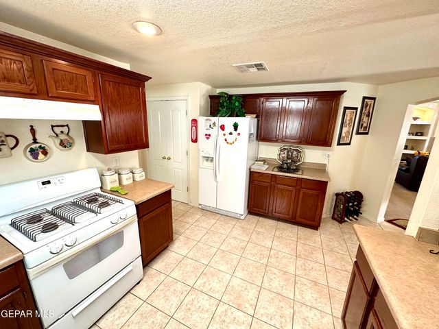 3064 TIERRA NORA Drive, El Paso, TX 79938