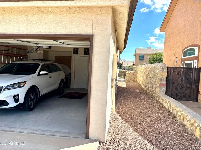 3064 TIERRA NORA Drive, El Paso, TX 79938