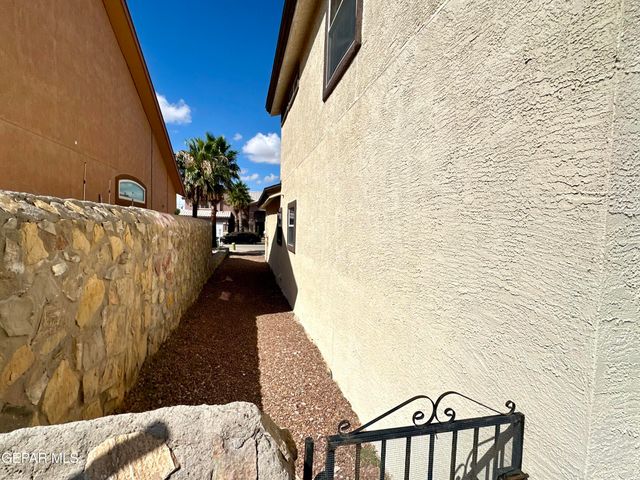 3064 TIERRA NORA Drive, El Paso, TX 79938
