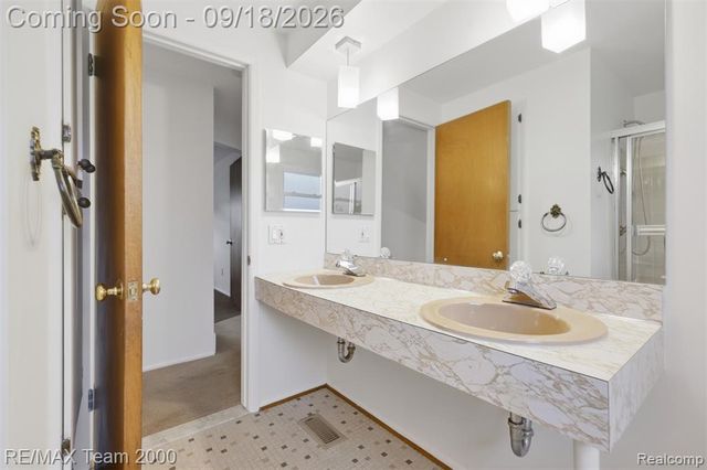 35512 Southampton Street, Livonia, MI 48154