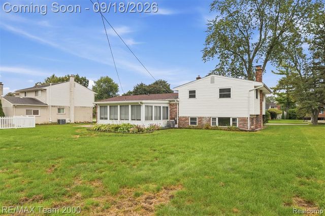 35512 Southampton Street, Livonia, MI 48154