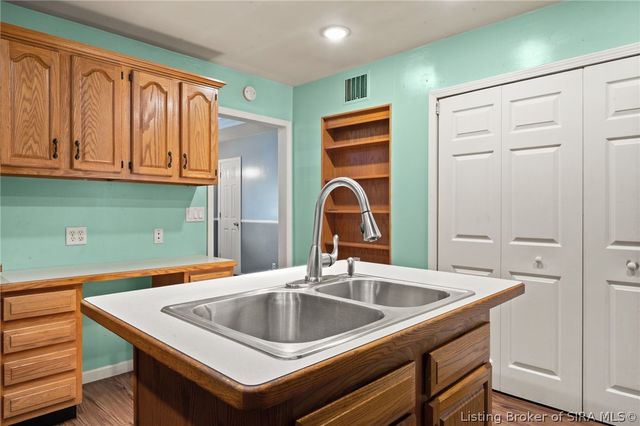 928 E 8th Street, Jeffersonville, IN 47130