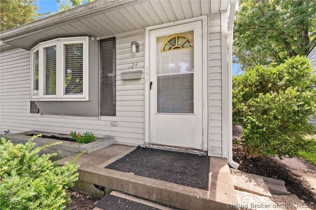 928 E 8th Street, Jeffersonville, IN 47130