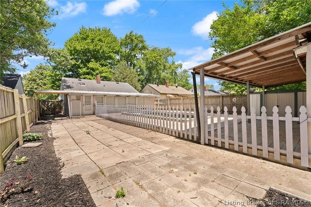 928 E 8th Street, Jeffersonville, IN 47130