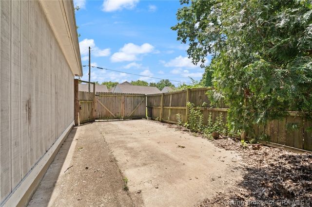 928 E 8th Street, Jeffersonville, IN 47130
