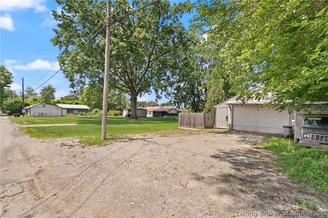928 E 8th Street, Jeffersonville, IN 47130