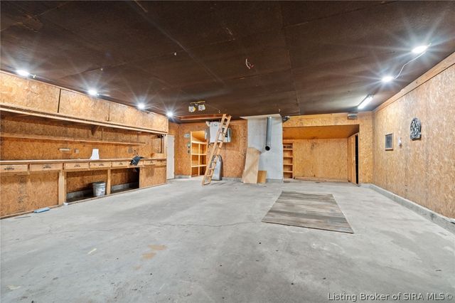 928 E 8th Street, Jeffersonville, IN 47130