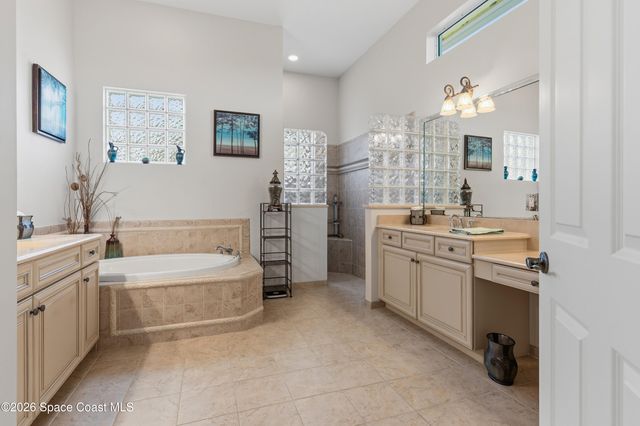 1360 S Village Square, Vero Beach, FL 32966