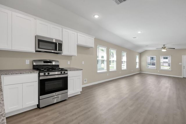 811 Jefferson Avenue, Cleveland, TX 77327