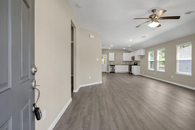 811 Jefferson Avenue, Cleveland, TX 77327