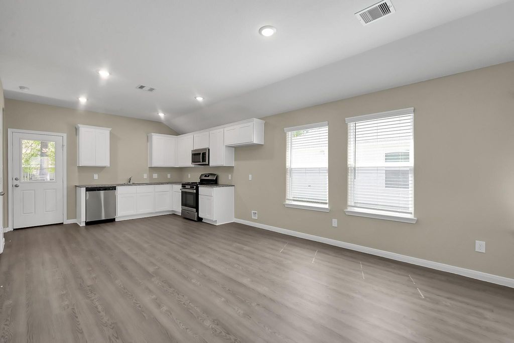 811 Jefferson Avenue, Cleveland, TX 77327