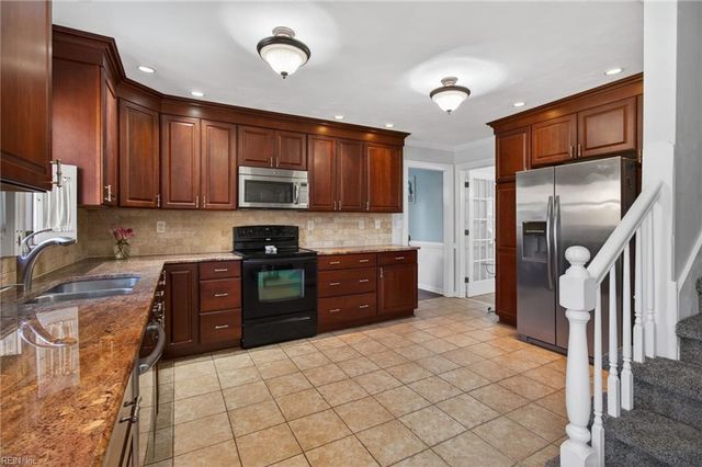 712 Waterstock CT, Chesapeake, VA 23322