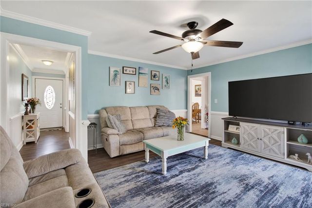 712 Waterstock CT, Chesapeake, VA 23322