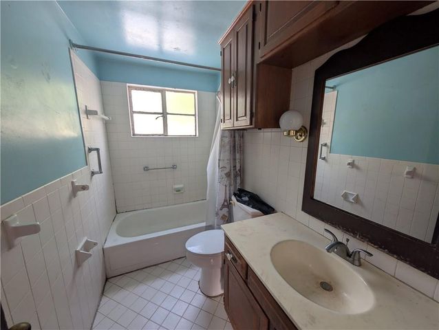 4417 N Oak Trafficway, Kansas City, MO 64116