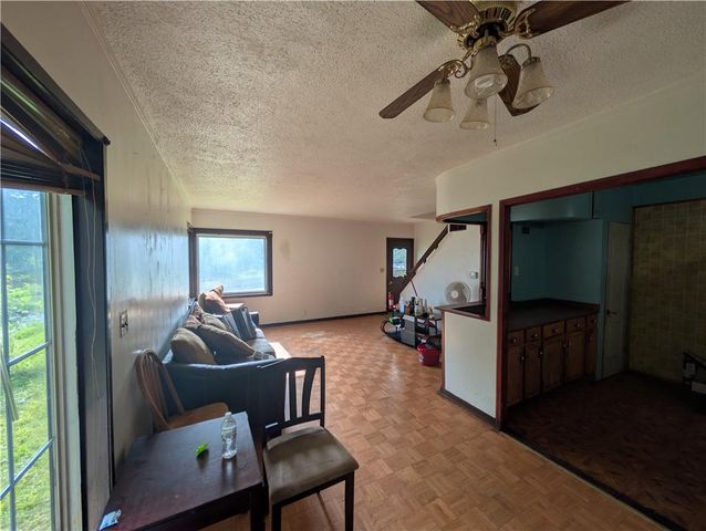 4417 N Oak Trafficway, Kansas City, MO 64116