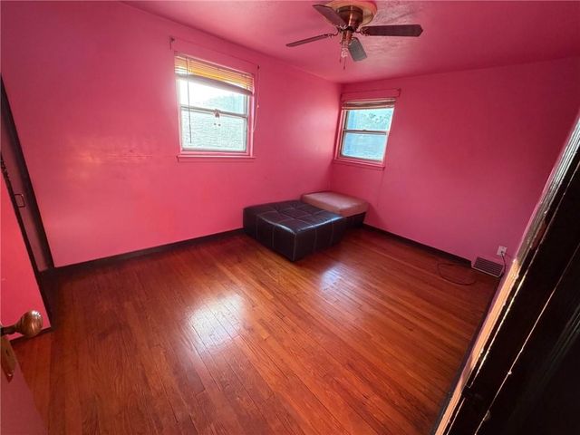 4417 N Oak Trafficway, Kansas City, MO 64116