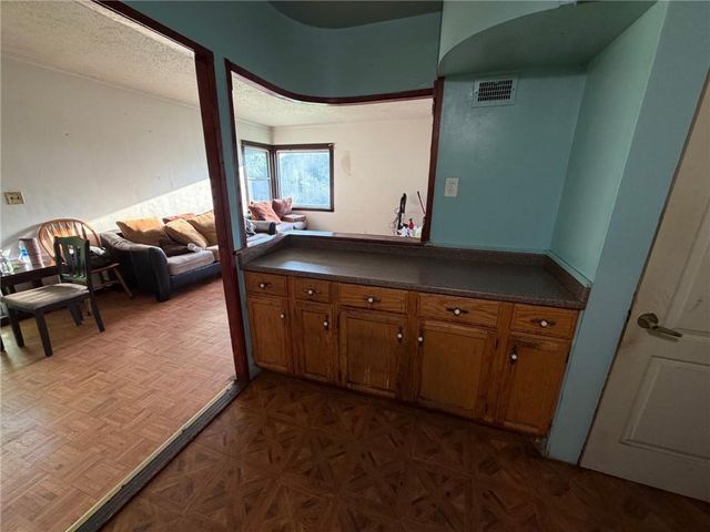 4417 N Oak Trafficway, Kansas City, MO 64116