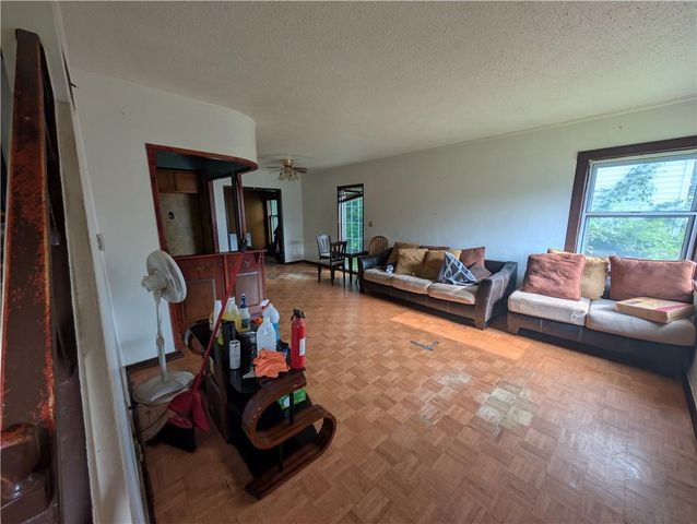 4417 N Oak Trafficway, Kansas City, MO 64116