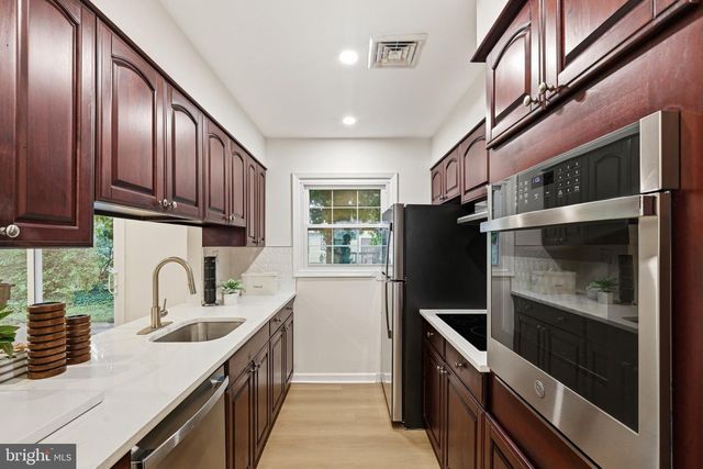 35 EAGEN LN, Willingboro, NJ 08046