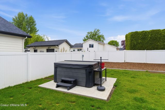 9061 N Raintree LN, Hayden, ID 83835