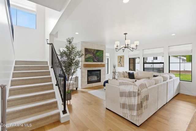 9061 N Raintree LN, Hayden, ID 83835