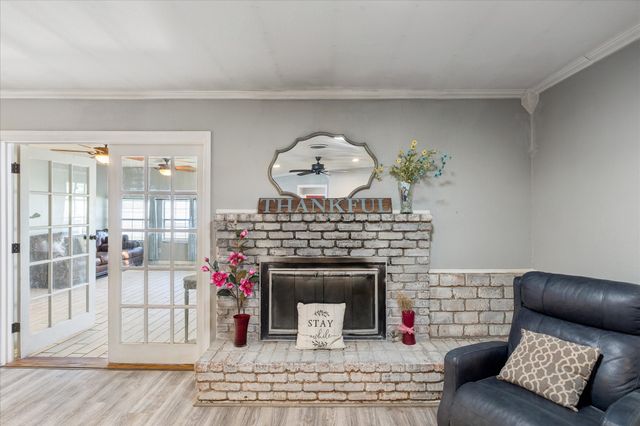 5705 Diamond Oaks Drive N, Haltom City, TX 76117