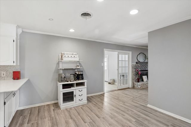 5705 Diamond Oaks Drive N, Haltom City, TX 76117