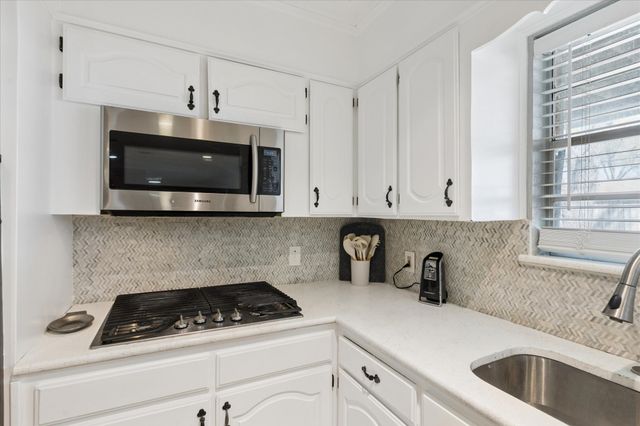 5705 Diamond Oaks Drive N, Haltom City, TX 76117