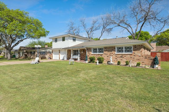 5705 Diamond Oaks Drive N, Haltom City, TX 76117