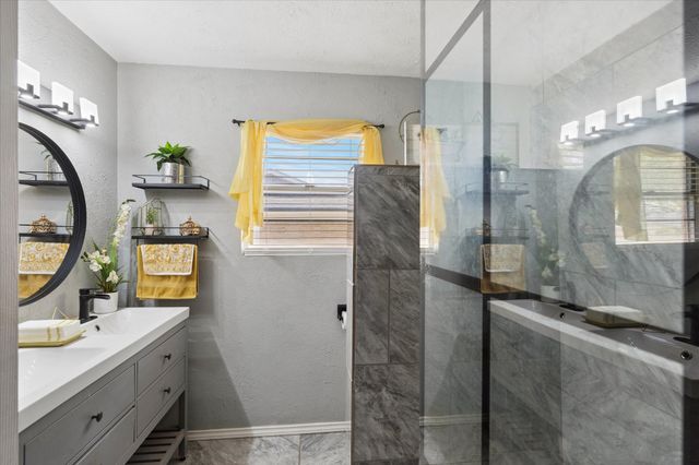 5705 Diamond Oaks Drive N, Haltom City, TX 76117