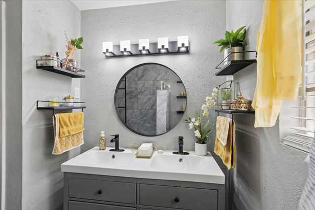 5705 Diamond Oaks Drive N, Haltom City, TX 76117