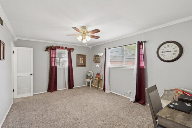 5705 Diamond Oaks Drive N, Haltom City, TX 76117