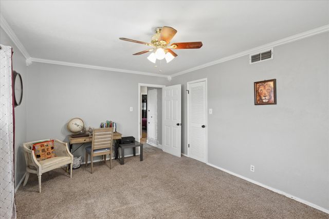 5705 Diamond Oaks Drive N, Haltom City, TX 76117