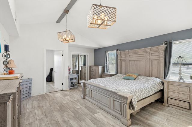 5705 Diamond Oaks Drive N, Haltom City, TX 76117