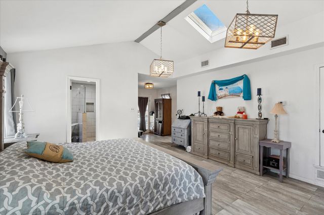 5705 Diamond Oaks Drive N, Haltom City, TX 76117