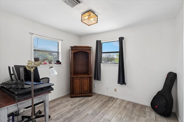 5705 Diamond Oaks Drive N, Haltom City, TX 76117