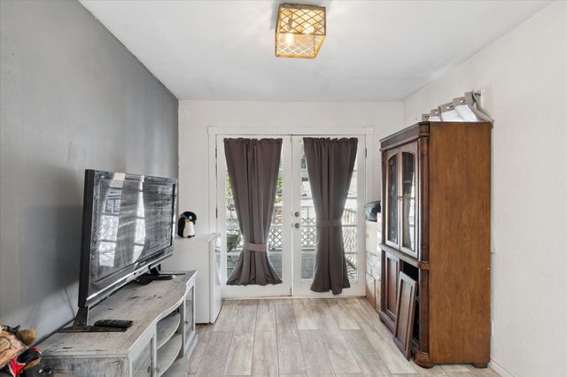 5705 Diamond Oaks Drive N, Haltom City, TX 76117